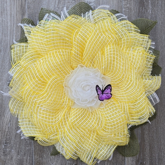 Amazon.com: Dolicer Door Hanger Basket Wreath, 15.7 Inch  Handmade Yellow and White Mesh Flower Wreath Spring Summer Sunflower Door Hanger
